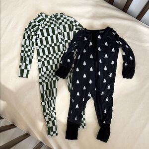0-3 month Bamboo Onsies sleepers - Green and Black MSRP $80 convertible footies
